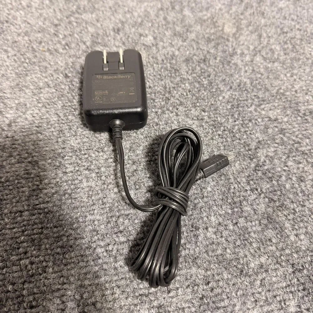 BlackBerry HDW-17995-001 Wall Charger Micro-USB 5V 700mA Power Adapter Black